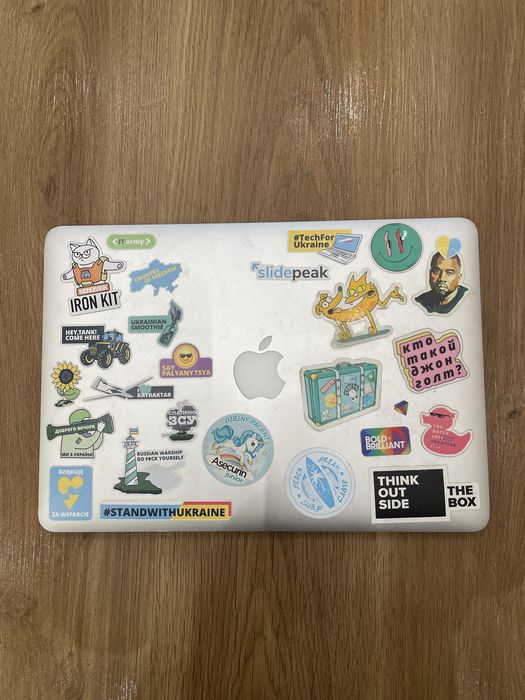 MacBook Air 13″ Early 2015 Intel i5 8GB RAM 121GB SSD