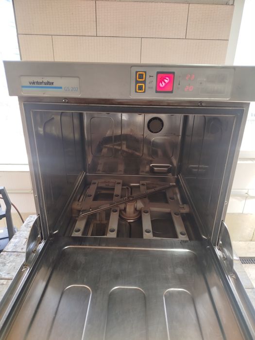 Посудомийна барна  машина  Winterhalter GS202.