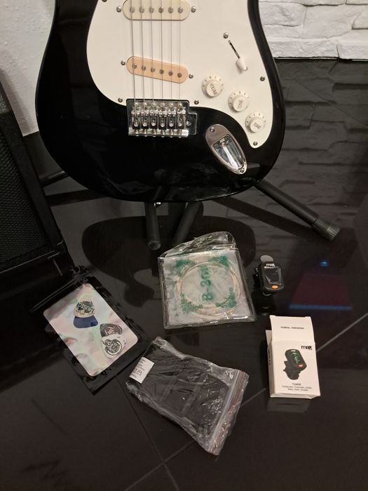 Gitara Silvertone SS-11 typu Stratocaster