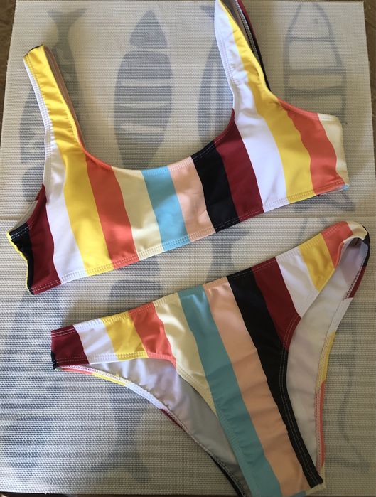 Biquini novo riscas verticais L