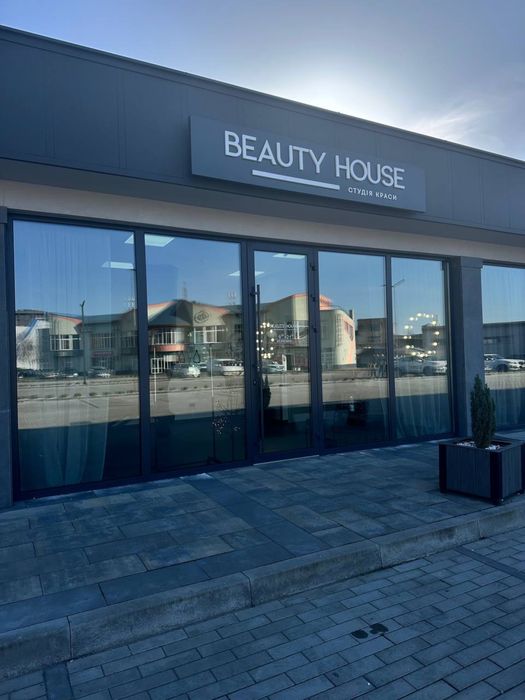 Оренда місця в студії краси