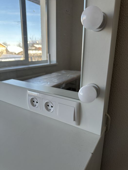 Дзеркало візажиста/бровіста