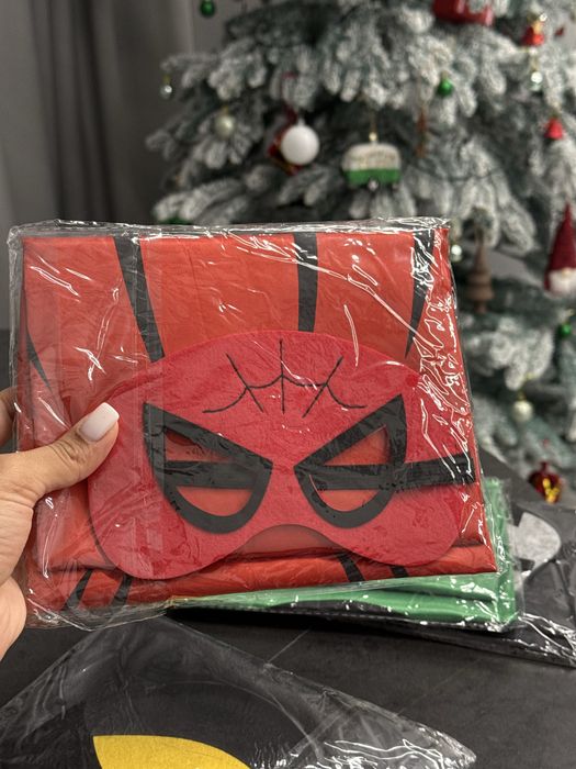 Дитячий карнавальний костюм плащ, маска і браслет