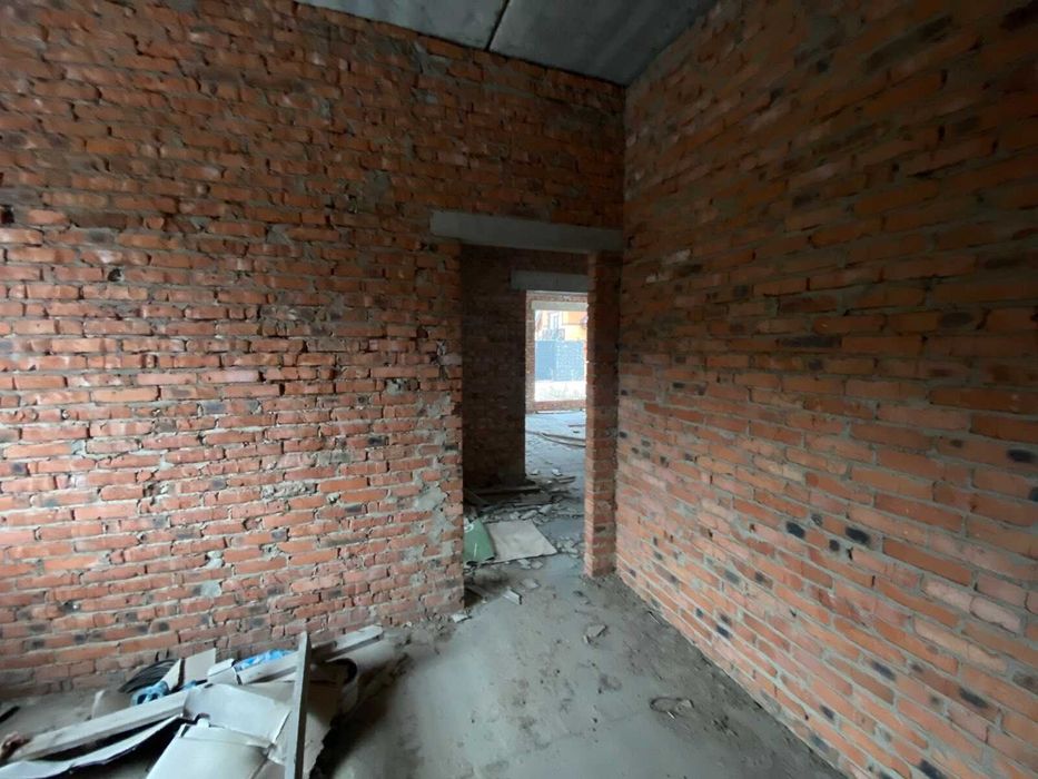 Продаж великого двоповерхового будинку в Зарванцях