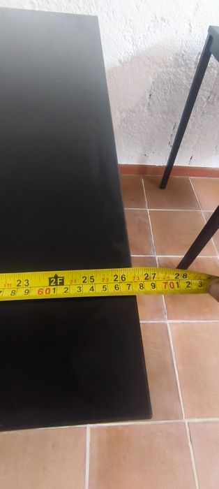Mesa preta IKEA.