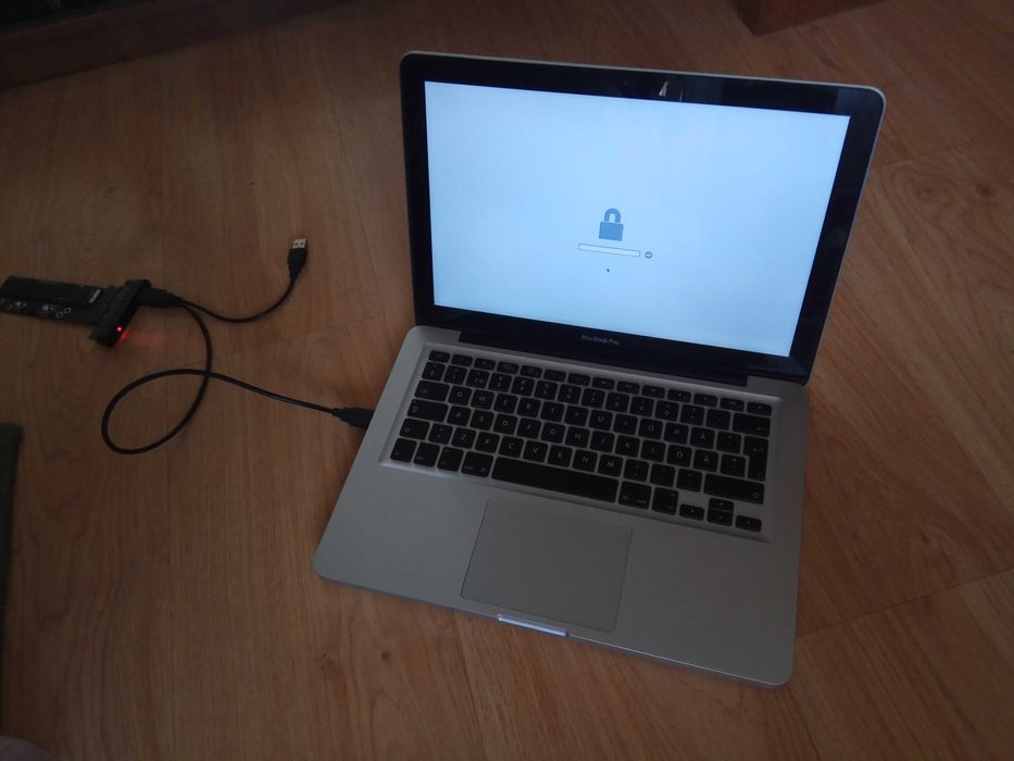 MacBook Pro 13 - Mid 2010/ 2Гб/ для вмілих рук