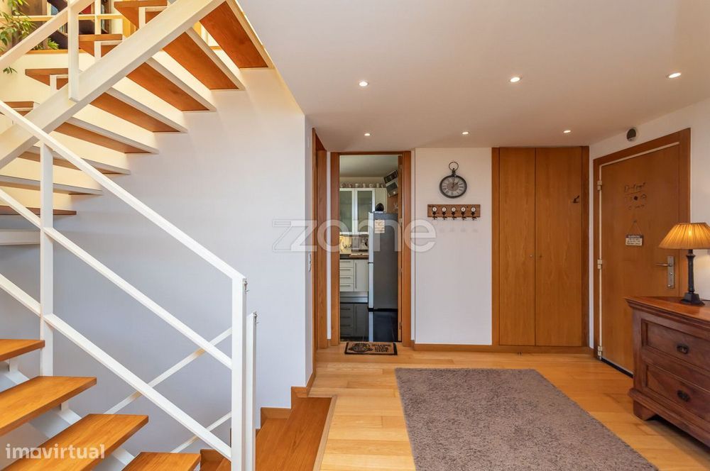 Moradia T5+2 com jardim, garagem e fabulosa vista de mar na Parede.