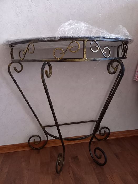 Stolik że szklana szyba  półokrągły