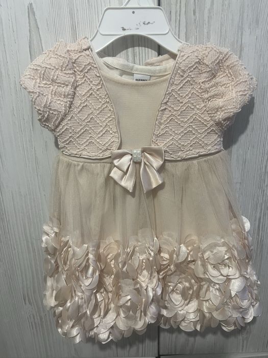 Святкові сукні для дівчаток( в ідеальному стані)