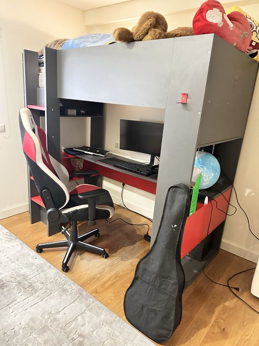 Movel gaming com cama.