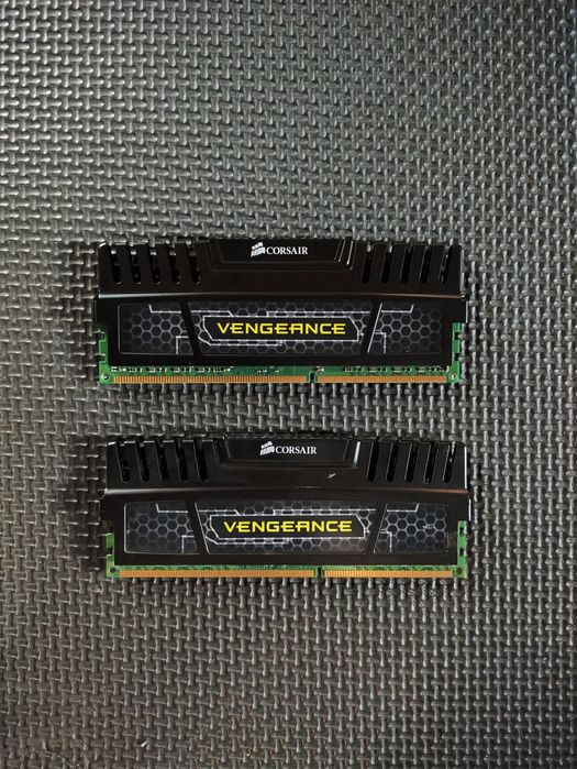 CORSAIR Vengeance 8GB DDR3  1600MHz