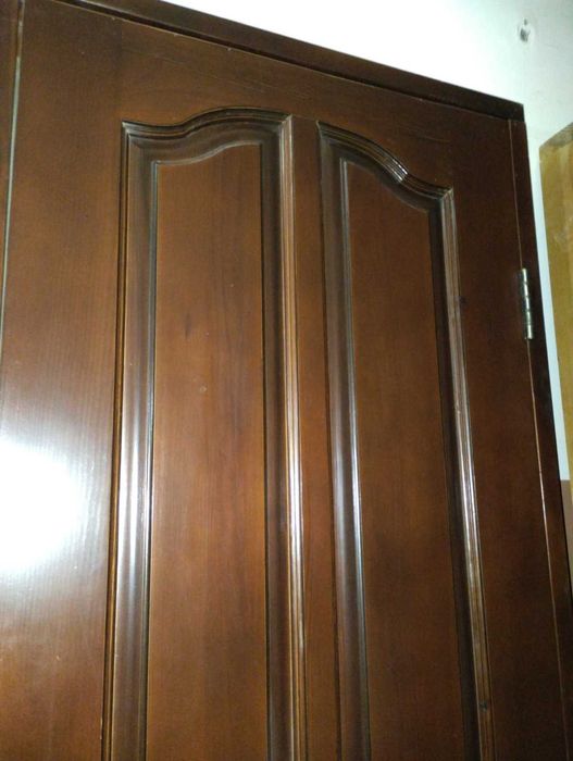 Нові міжкімнатні дерев'яні двері