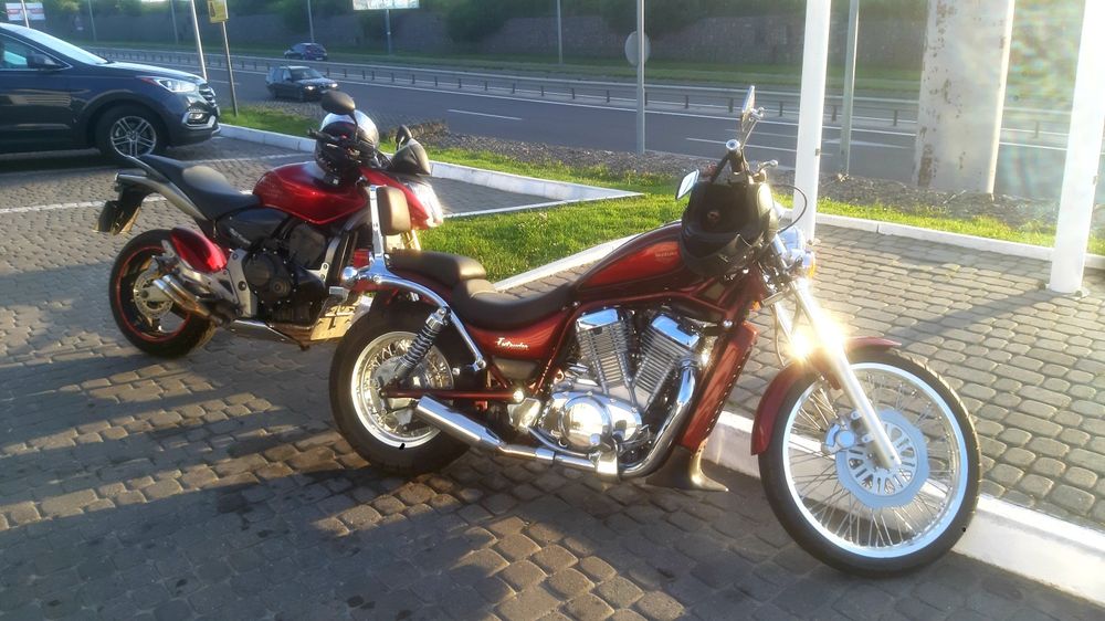 Suzuki Intruder 400