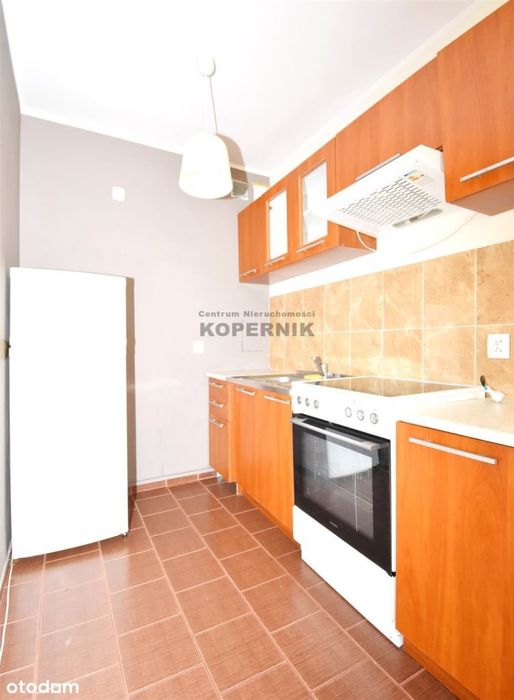 Dwa pokoje, cegła, duży balkon.
