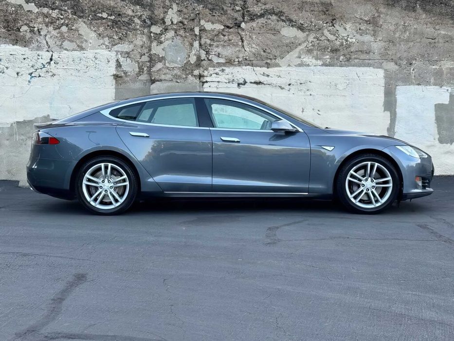 Tesla Model S      2013