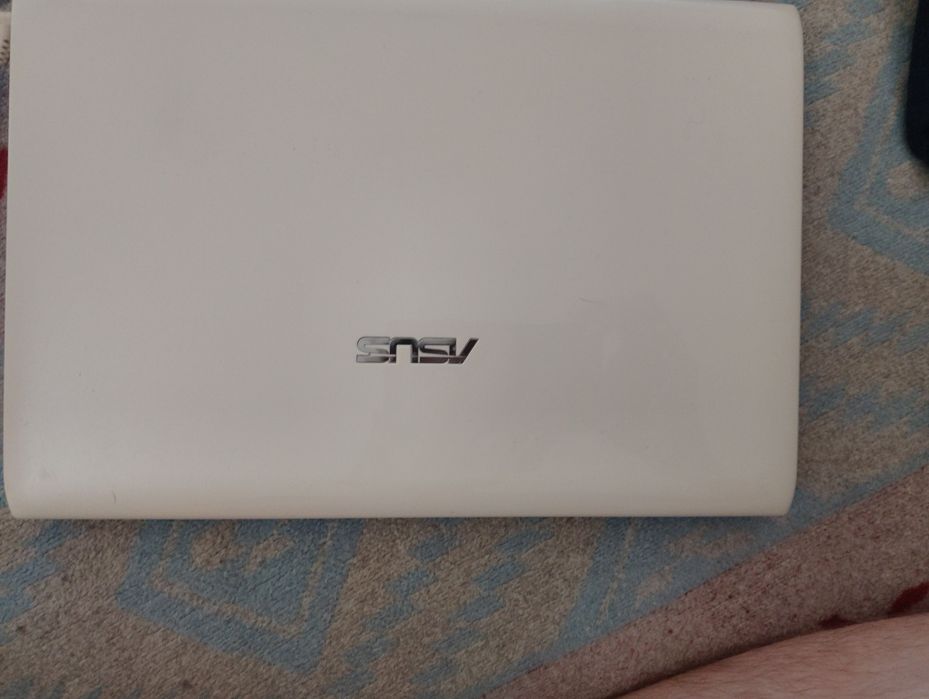Ноутбук ASUS 1225B під ремонт або на запчастини (вмикається)