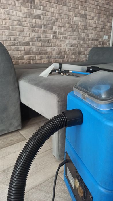 Хімчистка м'яких меблів та килимів на виїзд.