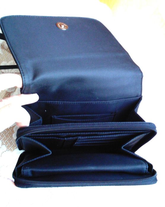 Torebka mała czarna. Wymiary: 18 x 15 cm