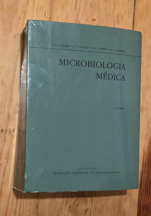 Livros universitários em Português e Inglês