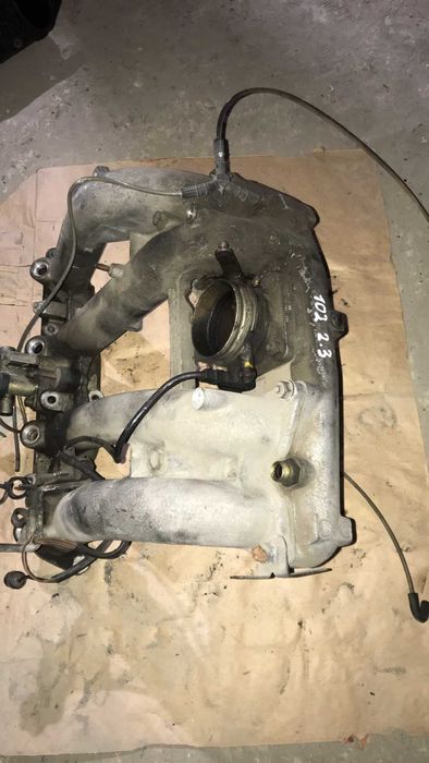 Колектор впускний коллектор впуск Mercedes OM102 2.3 R1021413601
