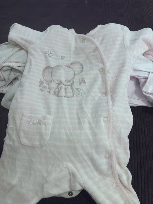 Lote roupa bebé menina 9–12 meses – 20 bodies + babygrow