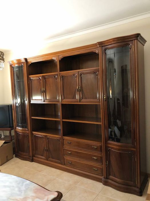 Móvel de sala em madeira de carvalho