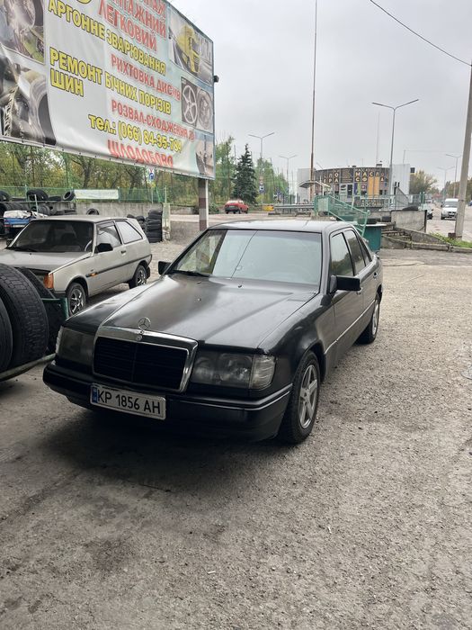 Mercedes-Benz W124 E230
