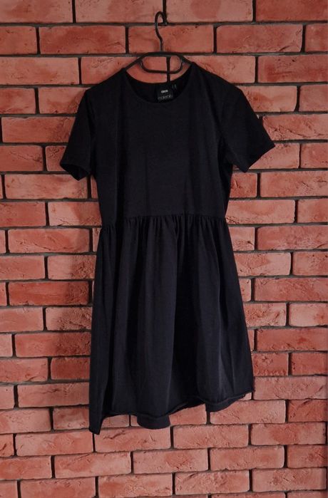 Piękna czarna sukienka ciążową Asos Materinity r M