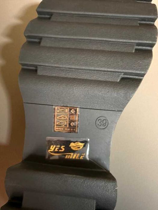 Piękne kozaczki rozmiar 39.