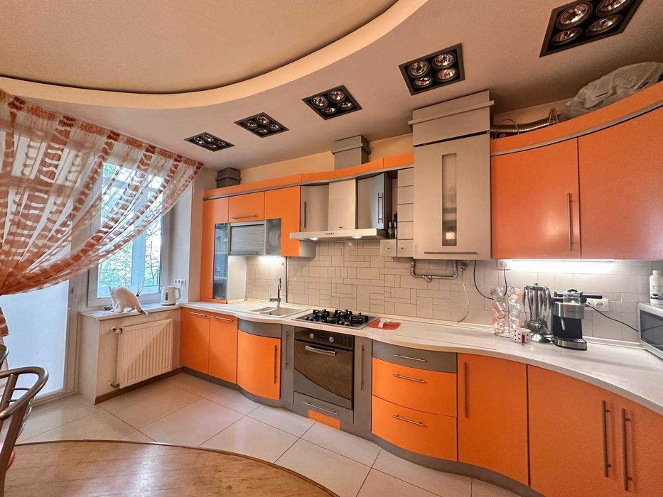 Продаж 3 кімн квартири Олександра Олеся, Погулянка