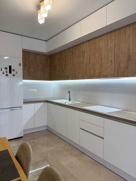 Простора 3-кімнатна квартира в клубному будинку з закритою територією.