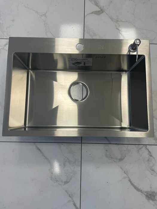 Кухонная мойка Luminex 6545 см и смеситель с гибким изливом серий