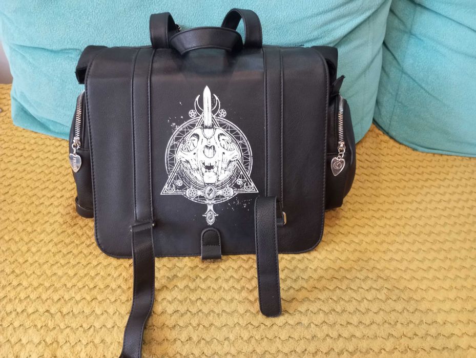 Plecak teczka w stylu gotyckim do szkoły.