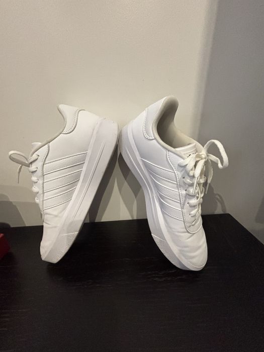 Sapatilhas brancas, Adidas, usadas 1 vez, tamanho 40,5