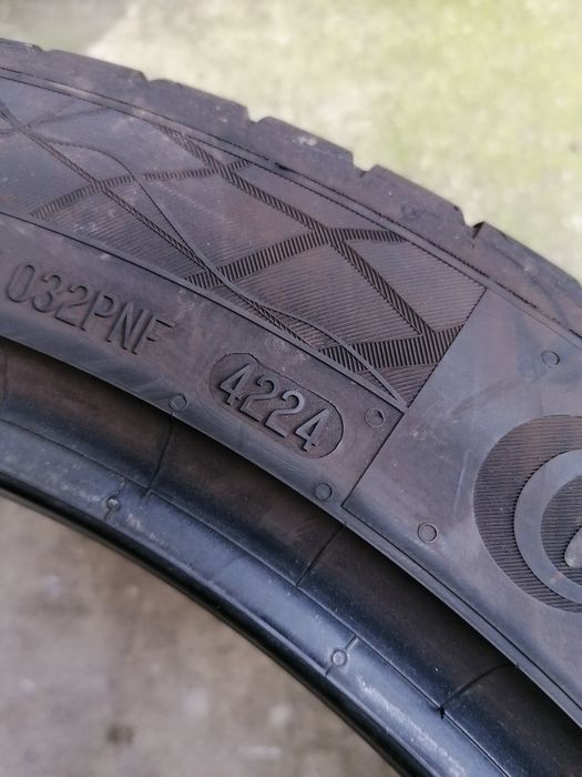 225/45/18 Continental