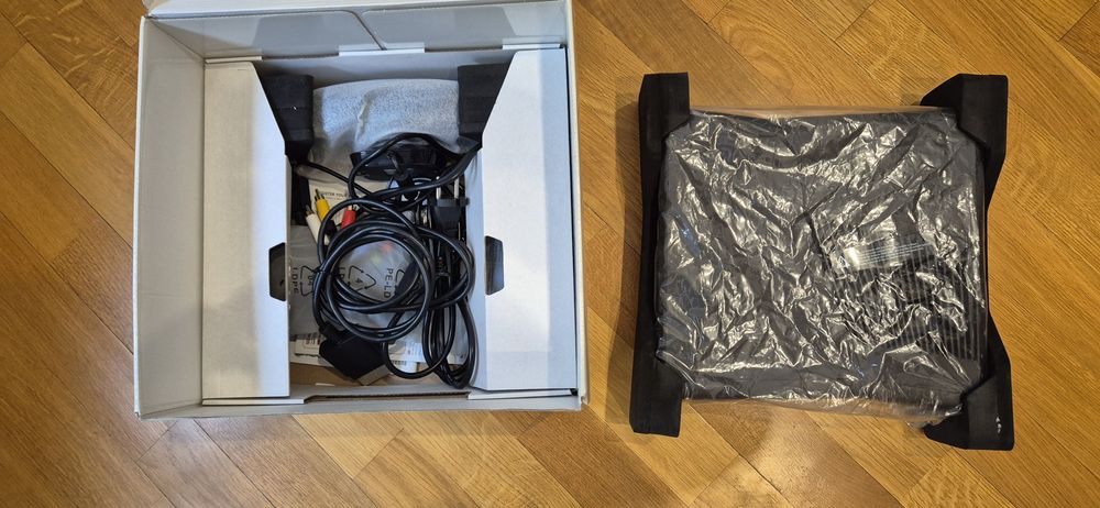 Xbox 360 S 4GB Kinect pad gra komplet pudełko bardzo dobry stan