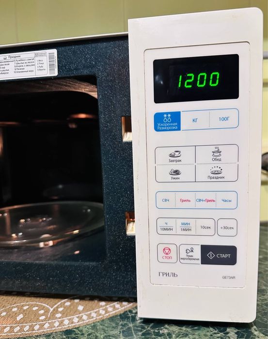 Мікрохвильова піч Samsung, гарний стан.