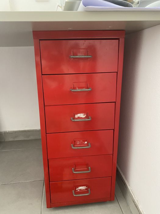 Bloco de gavetas ikea com rudizios