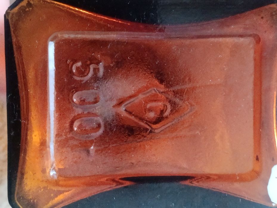 Бутилка из янтарного стекла