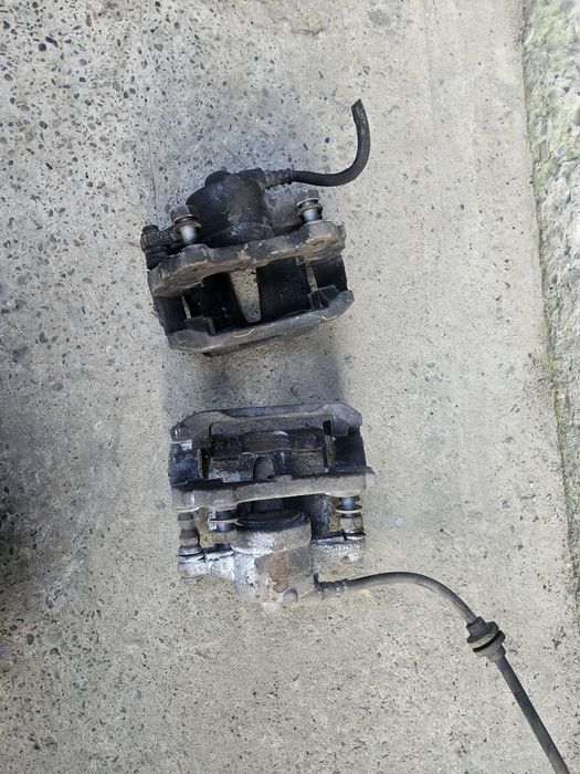 Супорт Передній лівий правий Скоба Опель Корса Д Opel Corsa D Супорта