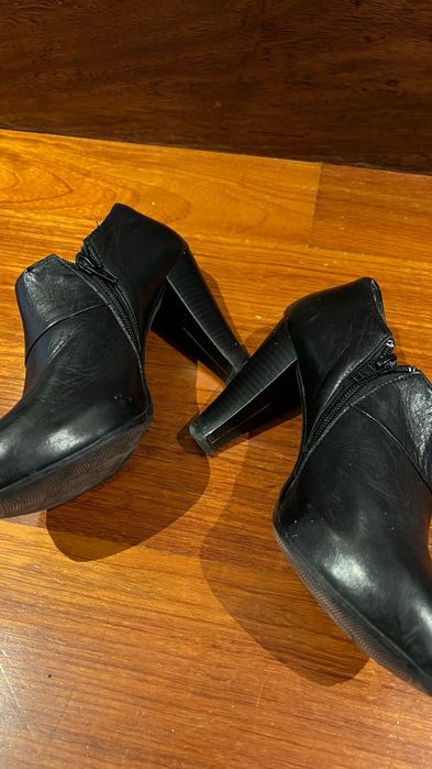 Botins pretos de pele Meu Pé