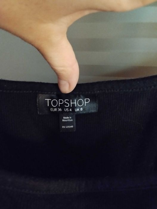 Czarna długa sukienka obcisła prążkowana dekolt halter