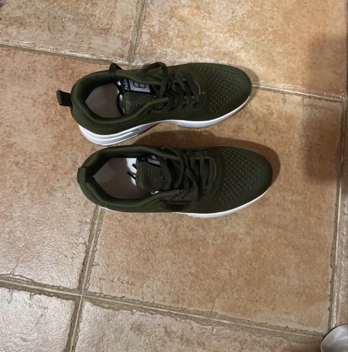 Sapatos novos nunca esteriados