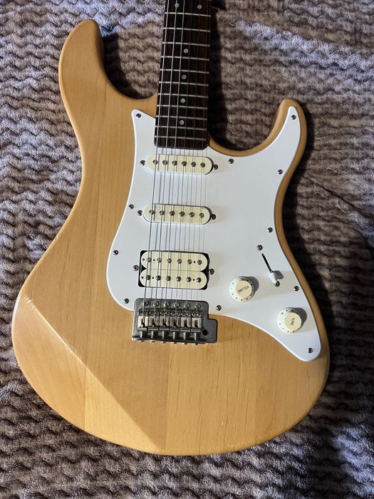 Електрогітара Yamaha Pacifica 112J