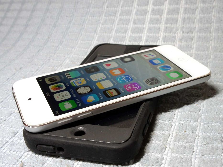iPod Touch 5G 64Gb, нова батарея, чохол Otterbox