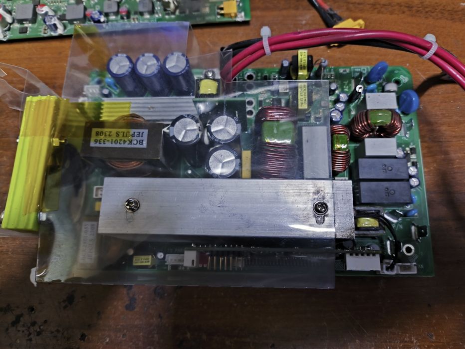 Плати інвертора/зарядки та BMS від IEE singo 1000