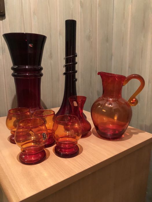 Wazon, szklanki, czerwone szkło Ząbkowickie