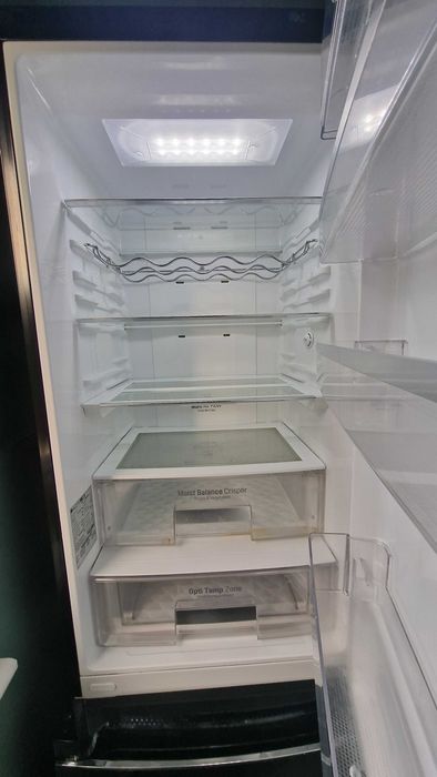 Lodówka czarna, lustrzane drzwi, polecam!
