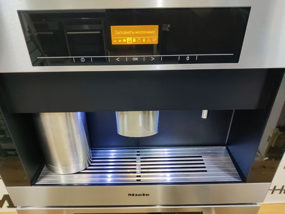 Комплект Miele™ 3в1. Духовка з мікрохвильовоюH5040BM+КофемашинаCVA5060