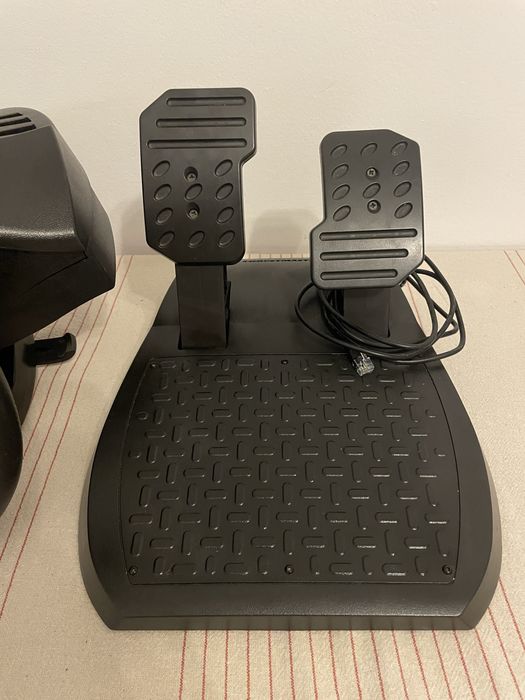 Volante PS4 em ótimo estado